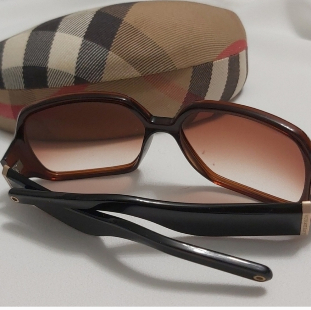 Burberry Sunglasses - Picture 7 of 10